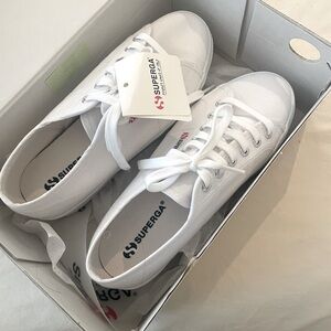 Superga 2790 Platform sneakers white
Brand new in box with tags
7 1/2US
38EU